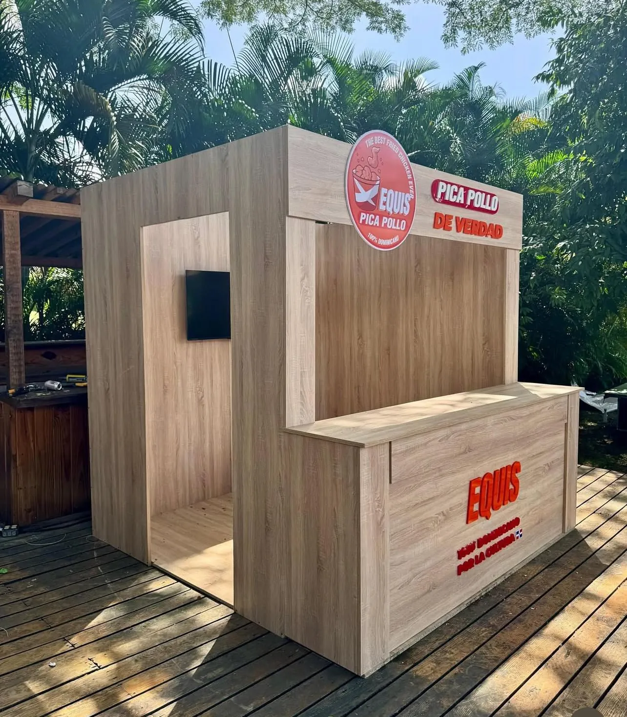 Kioscos y exhibidores, toma 1 de 4