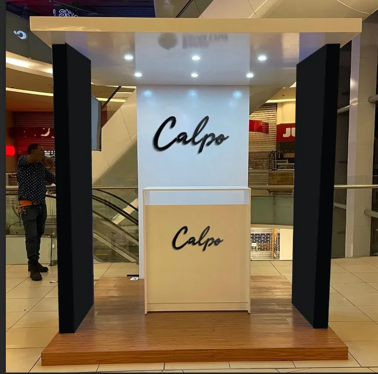 Kioscos y exhibidores, toma 3 de 4